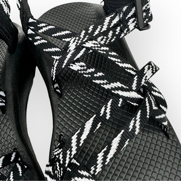 NWT Chaco ZCLOUD X2 black white sandals comfort strappy crisscross toe loop sz 9 - Picture 10 of 13